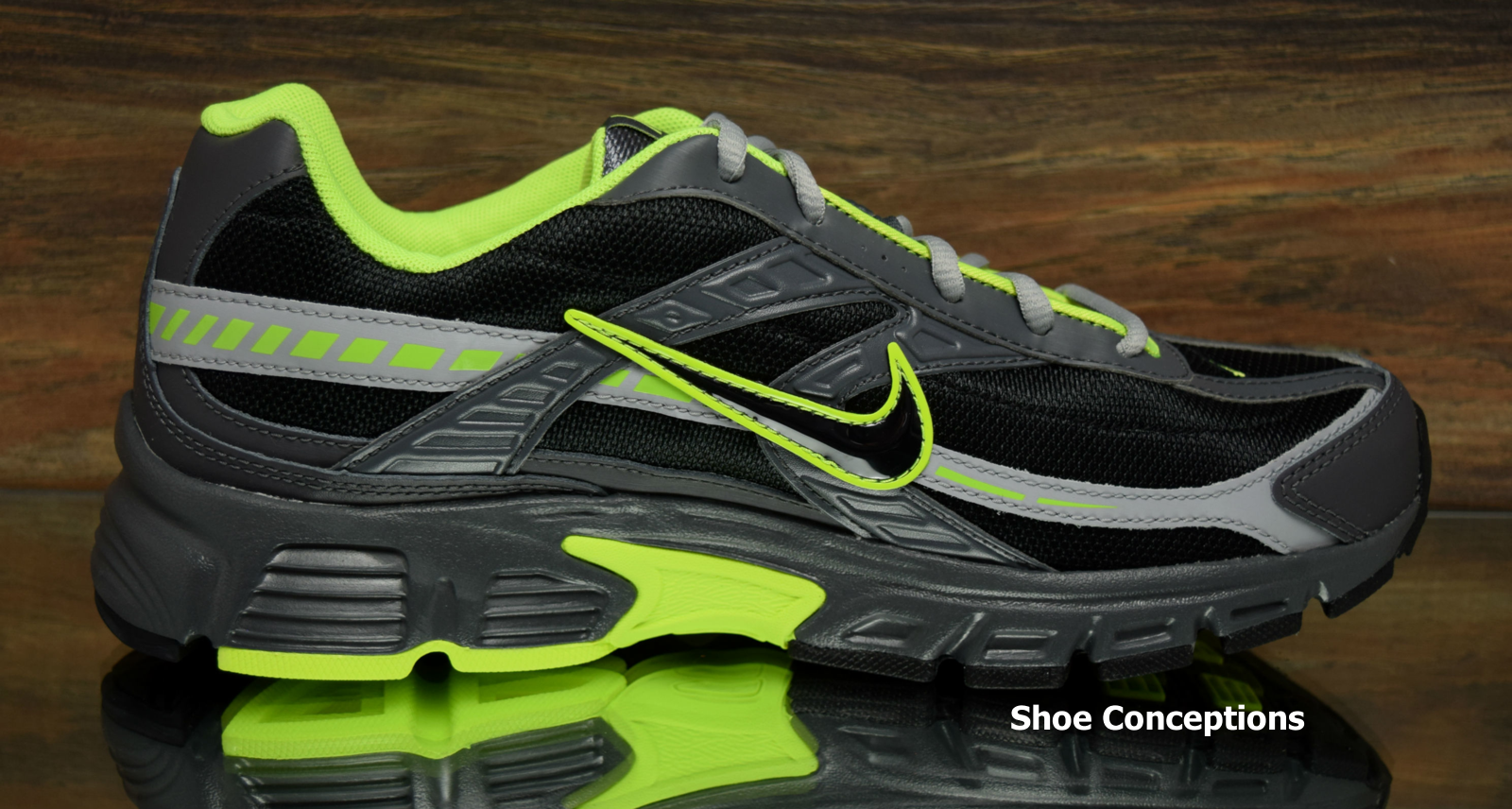 nike initiator black green